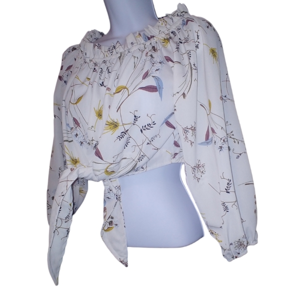 Off-The-Shoulder Crop top - Picture 7 of 11